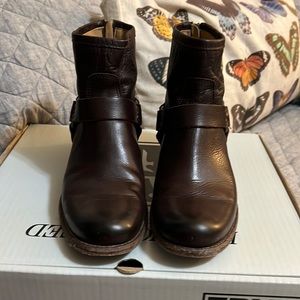 Frye Phillip Harness ankle boot dark brown
